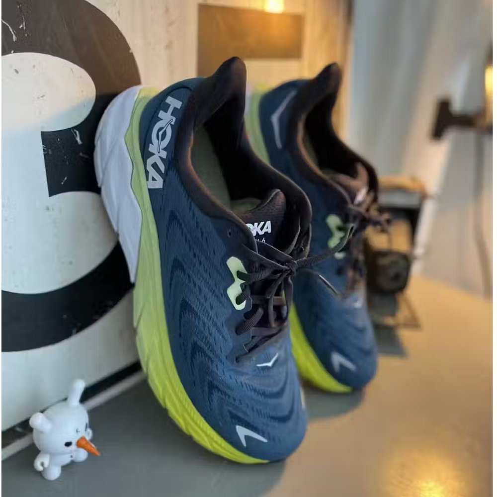 Hoka ARAHI 6